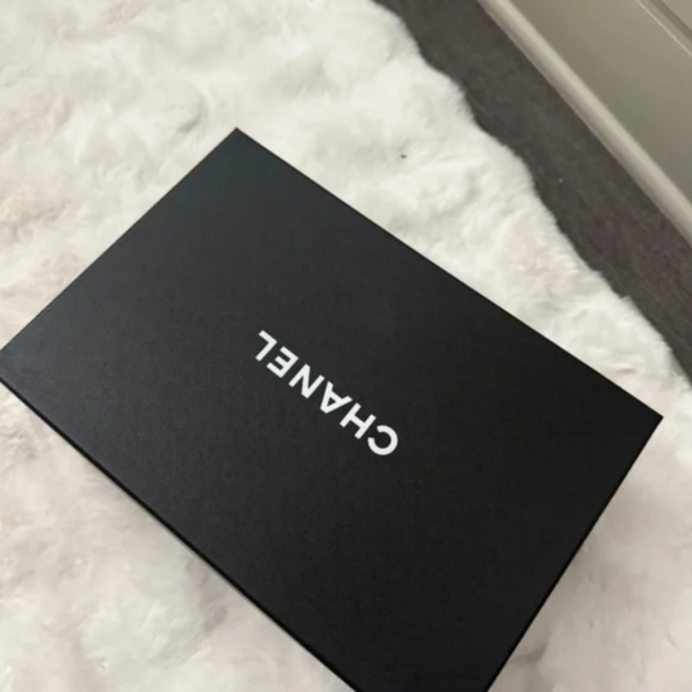 CHANEL Women's White and Silver Sneakers - Picture 4 of 4